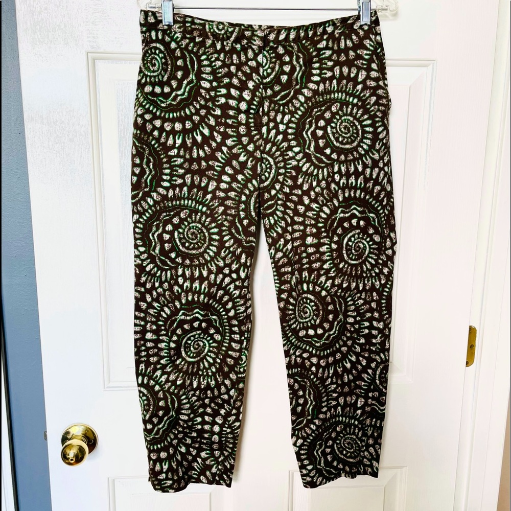 Ruby Rd. Vintage Brown and Green Aztec Print Stretch Capri Pants Size 8